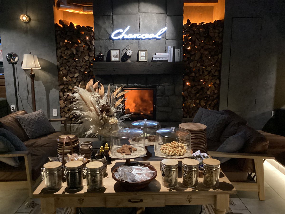 シーシャカフェ&バーcharcoal 三軒茶屋店