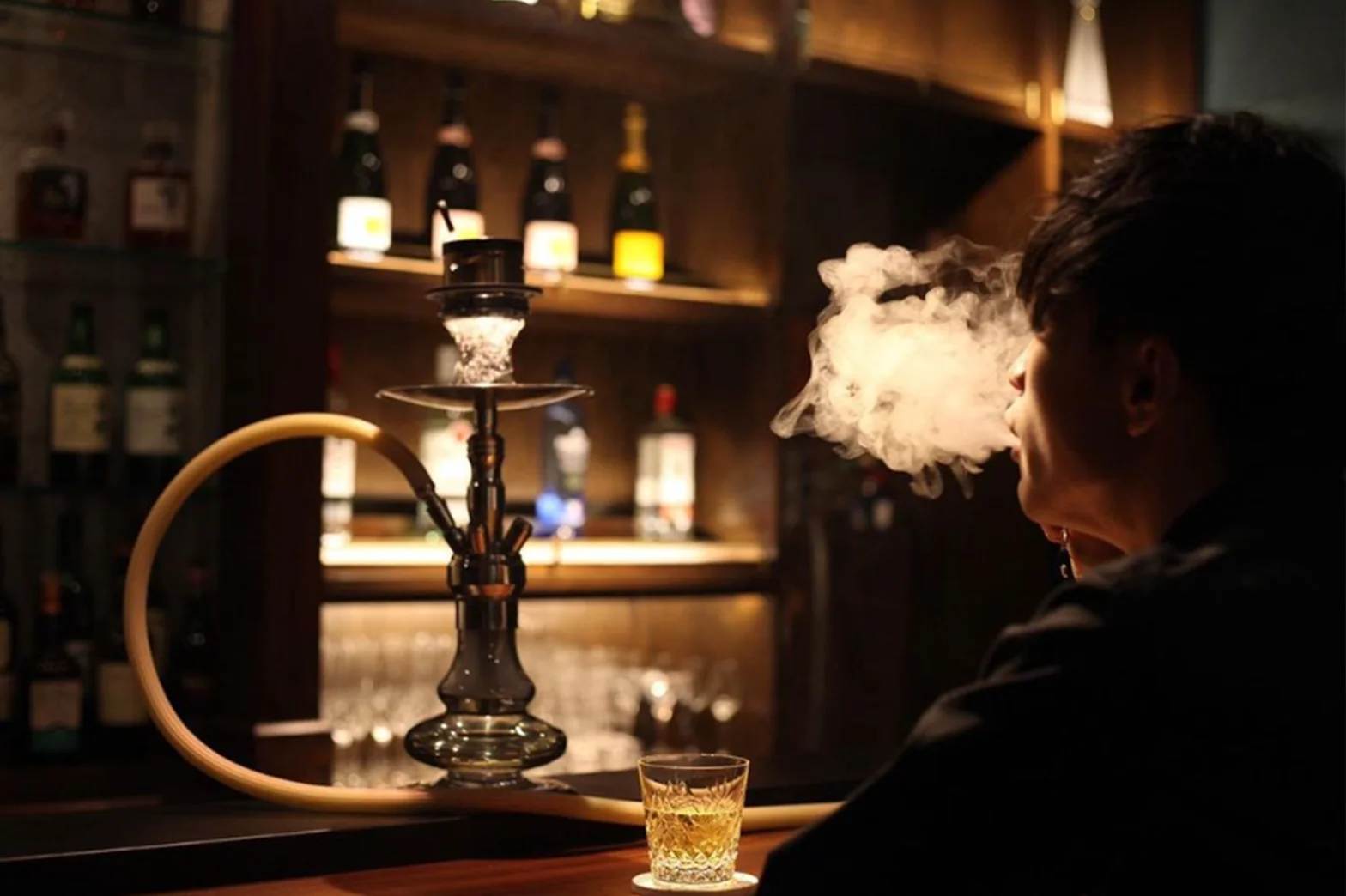 新宿 ネオパラハ (NEOPARAJA) ポーカー＆シーシャバー (Poker&shisha）