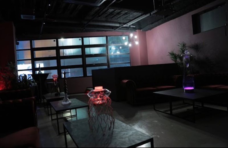 シーシャカフェ&バー THREE 博多中洲店