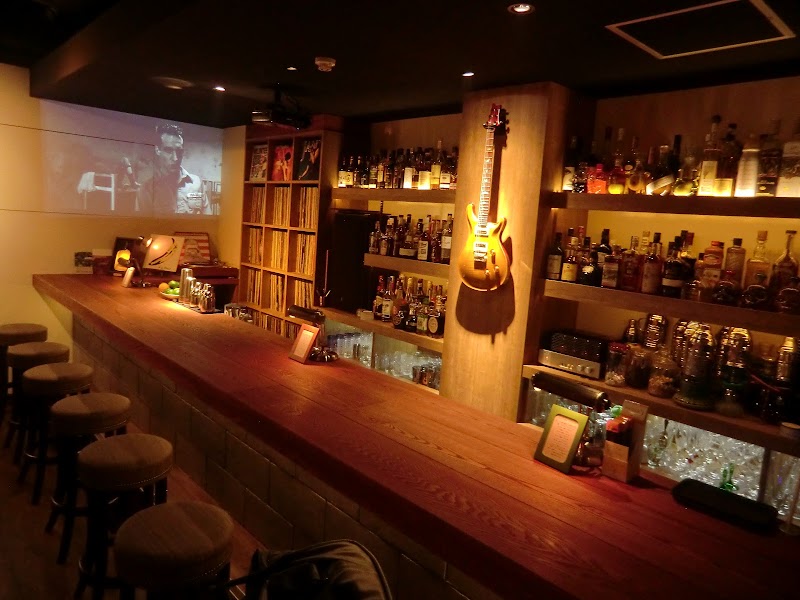 シーシャ & ロックバー ウッドストック 池袋東口