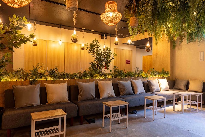 シーシャ カフェ&ダーツバー C.STAND シースタンド 池袋西口駅前店