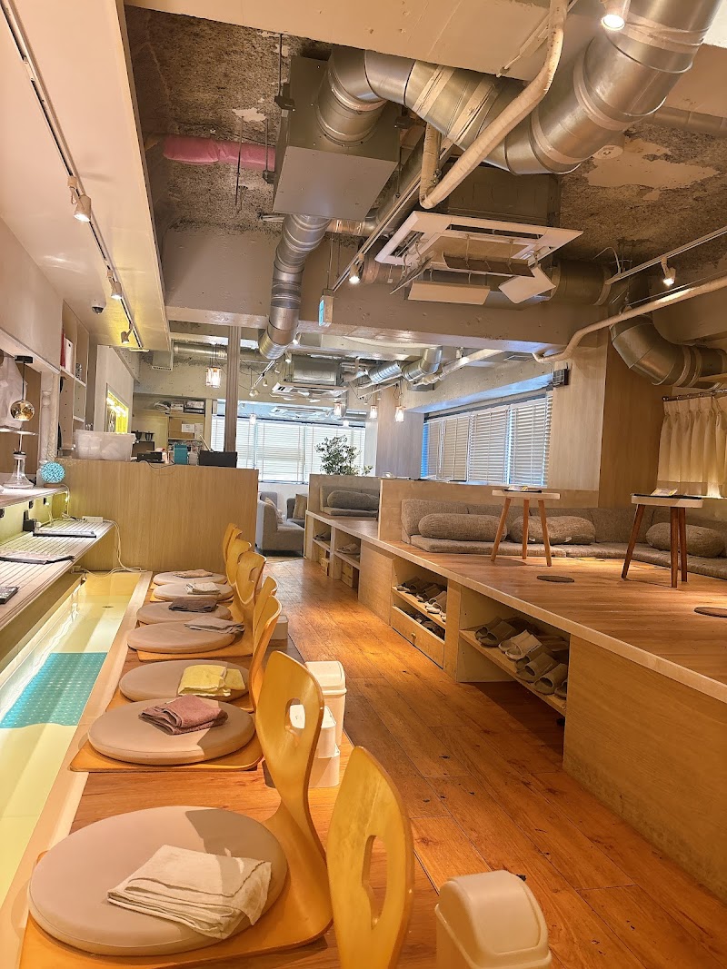 シーシャ カフェ&バー C.STAND シースタンド 新宿歌舞伎町靖国通り2号店