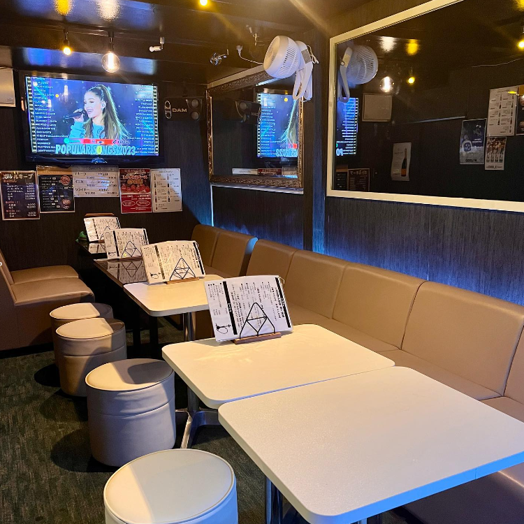 カラオケ シーシャバー 新橋の秘密基地