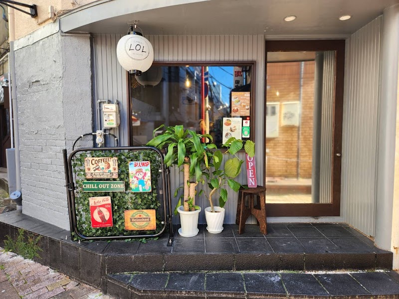 CHILL LOL cafe and shisha(チル ロール カフェ & シーシャ)