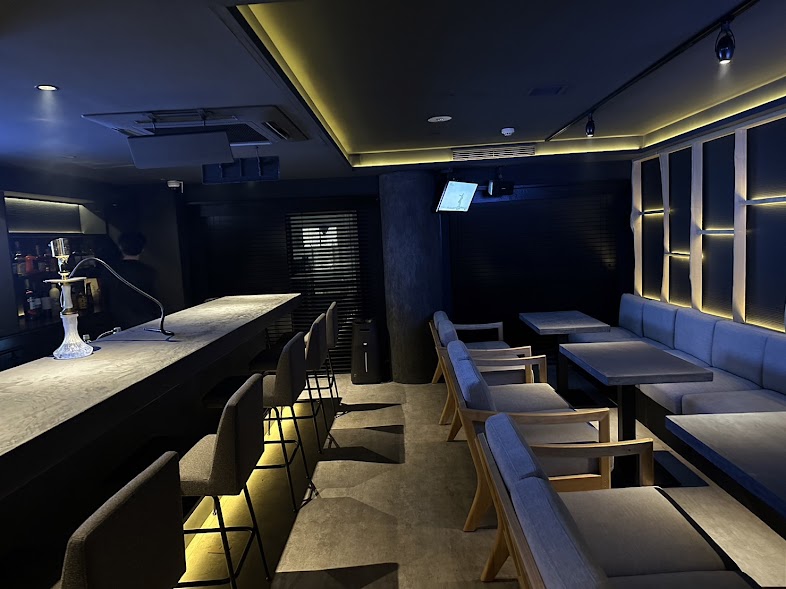 シーシャカフェ & バー Four+