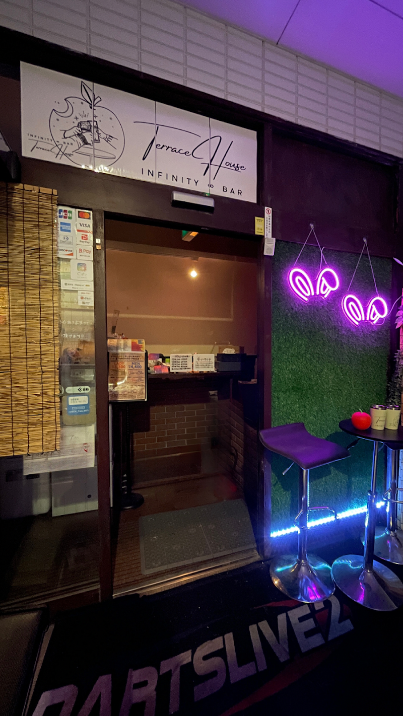テラスハウス 青森駅前店｜アミューズメントバー