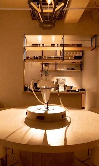 シーシャ&カフェバー リラックスラウンジ 燻 KUYURI 天神大名店 1