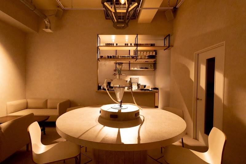 シーシャ&カフェバー リラックスラウンジ 燻 KUYURI 天神大名店