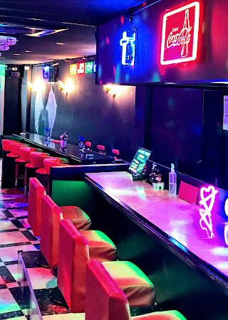 CLUB BAR CRAZY