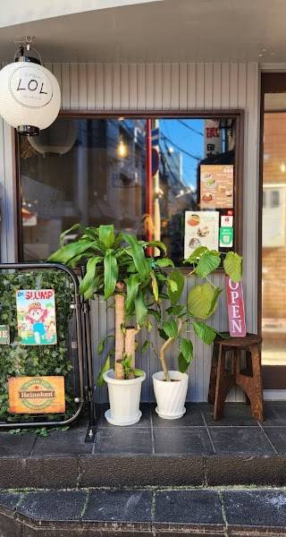 CHILL LOL cafe and shisha(チル ロール カフェ & シーシャ)